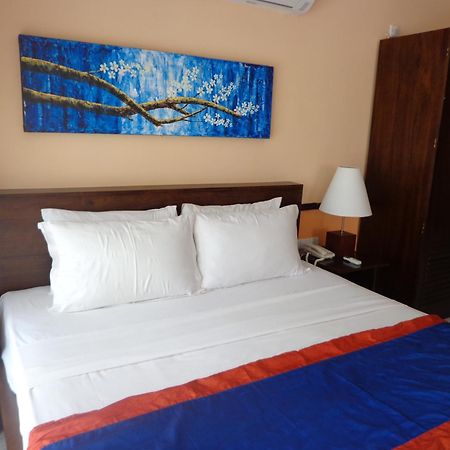 Paradise Beach Hotel نيجومبو المظهر الخارجي الصورة