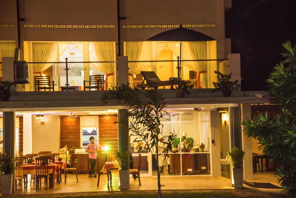 Paradise Beach Hotel نيجومبو المظهر الخارجي الصورة