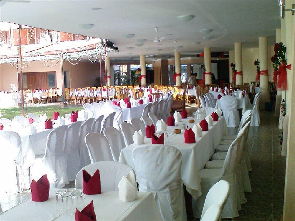 Paradise Beach Hotel نيجومبو المظهر الخارجي الصورة