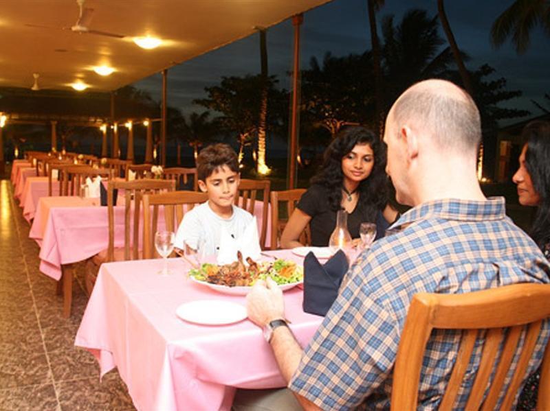 Paradise Beach Hotel نيجومبو المظهر الخارجي الصورة