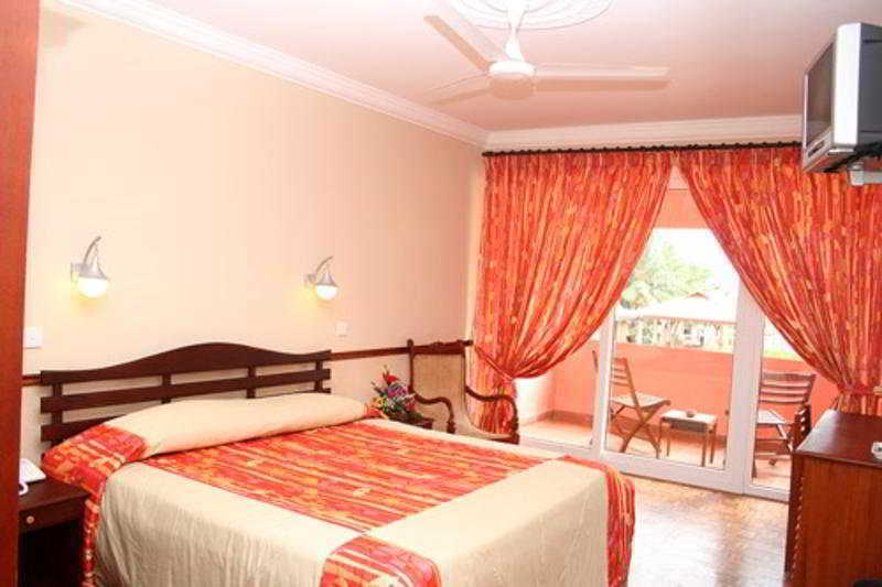 Paradise Beach Hotel نيجومبو المظهر الخارجي الصورة