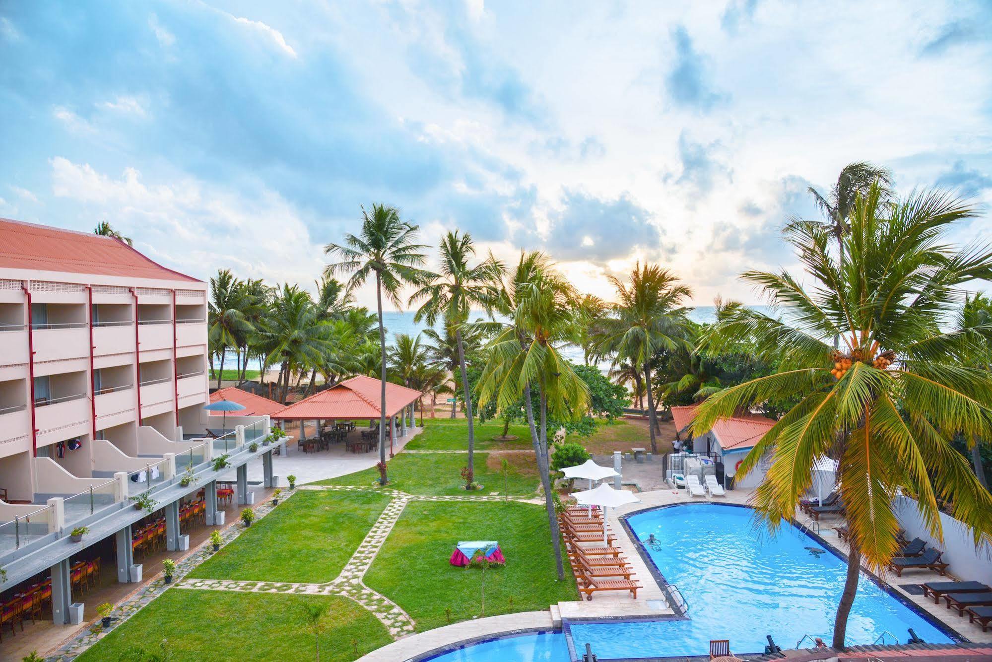 Paradise Beach Hotel نيجومبو المظهر الخارجي الصورة