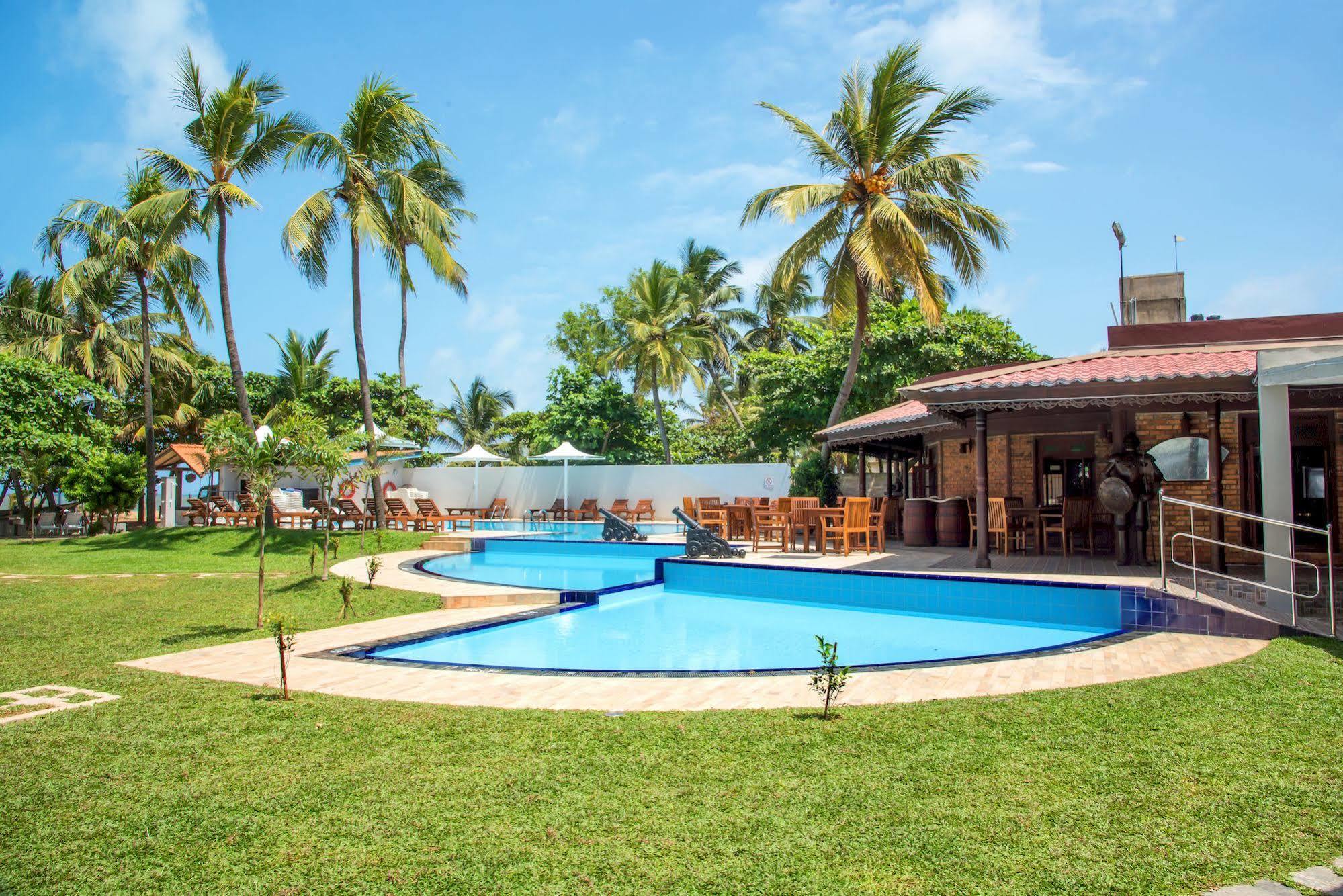 Paradise Beach Hotel نيجومبو المظهر الخارجي الصورة