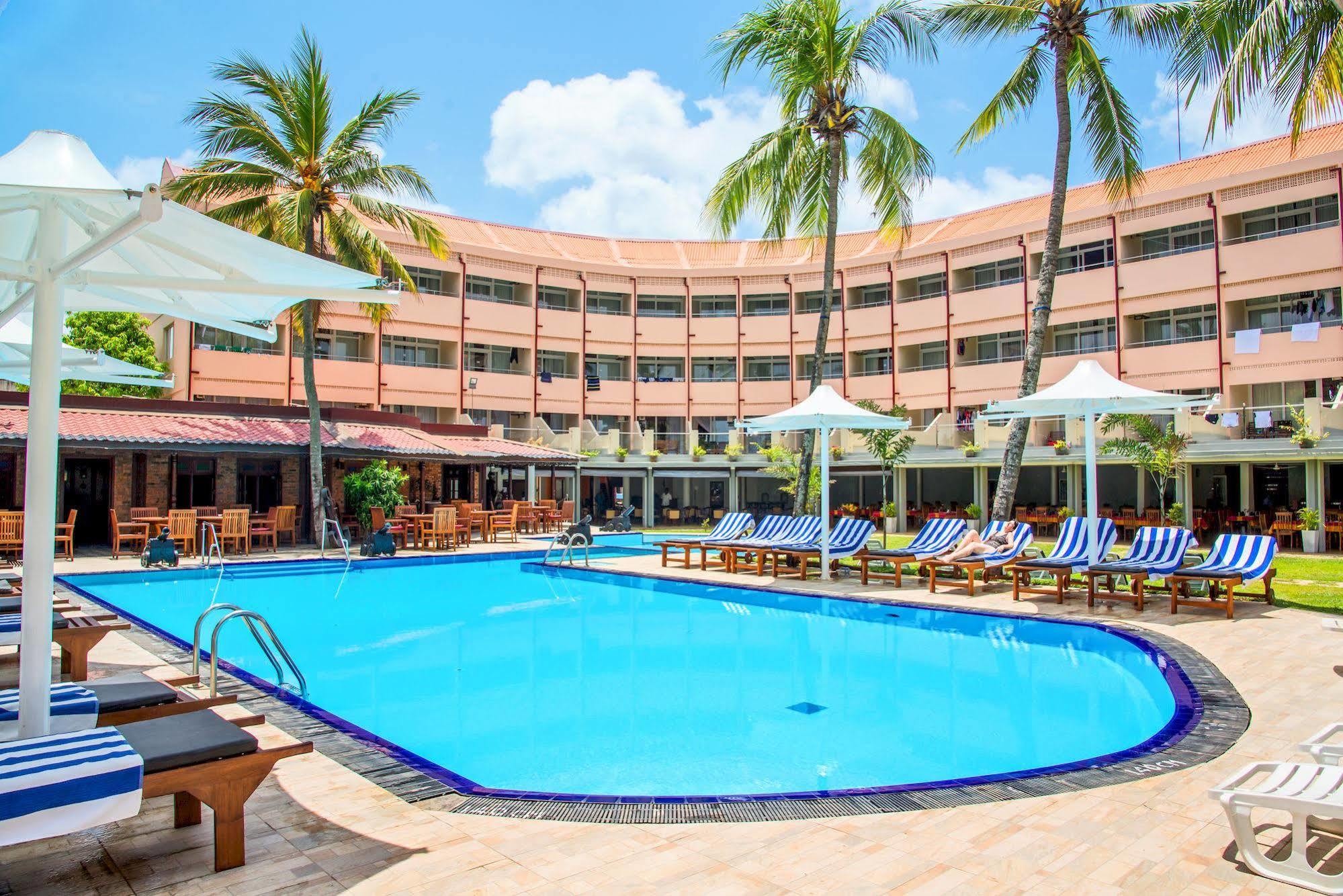 Paradise Beach Hotel نيجومبو المظهر الخارجي الصورة