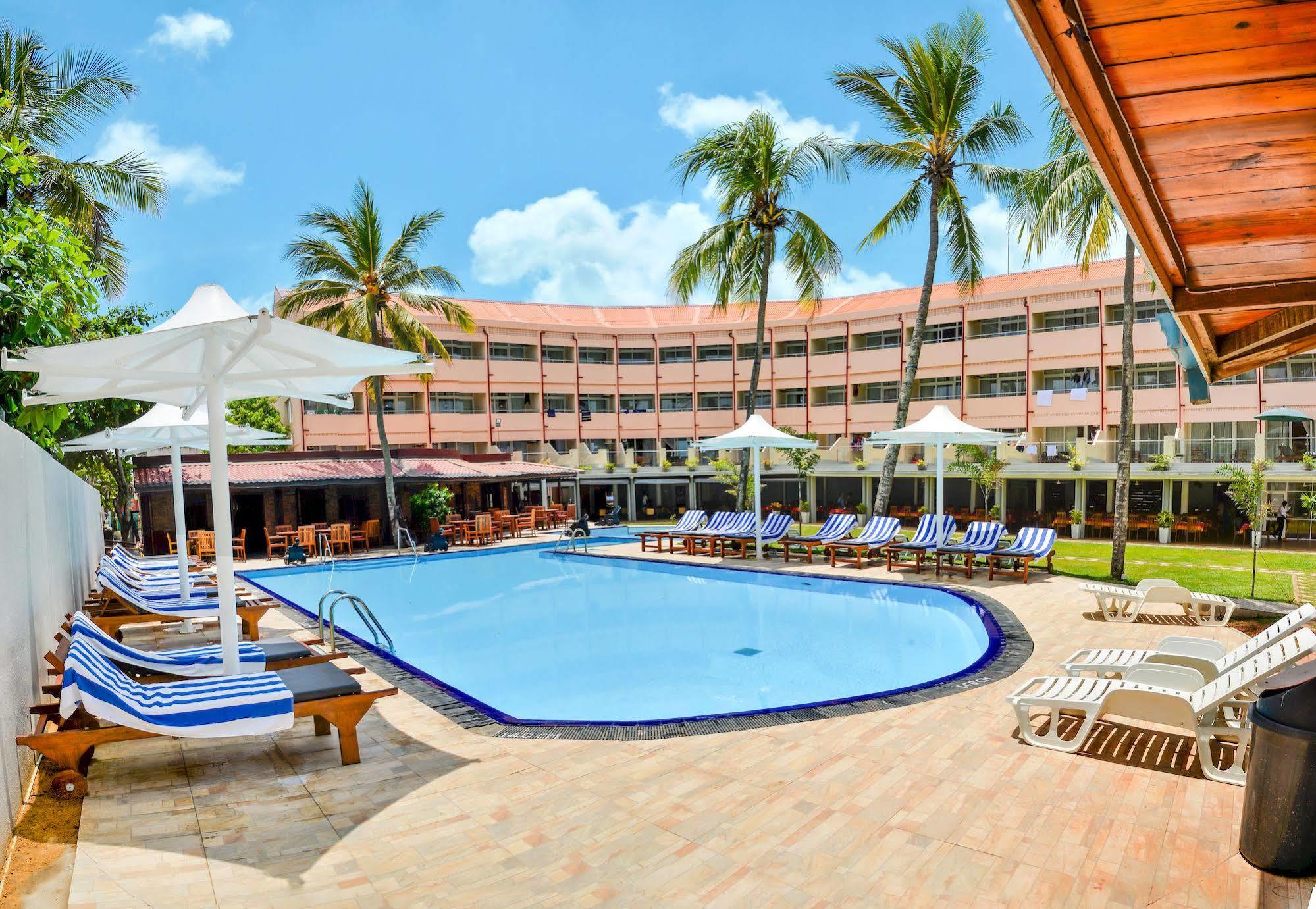 Paradise Beach Hotel نيجومبو المظهر الخارجي الصورة