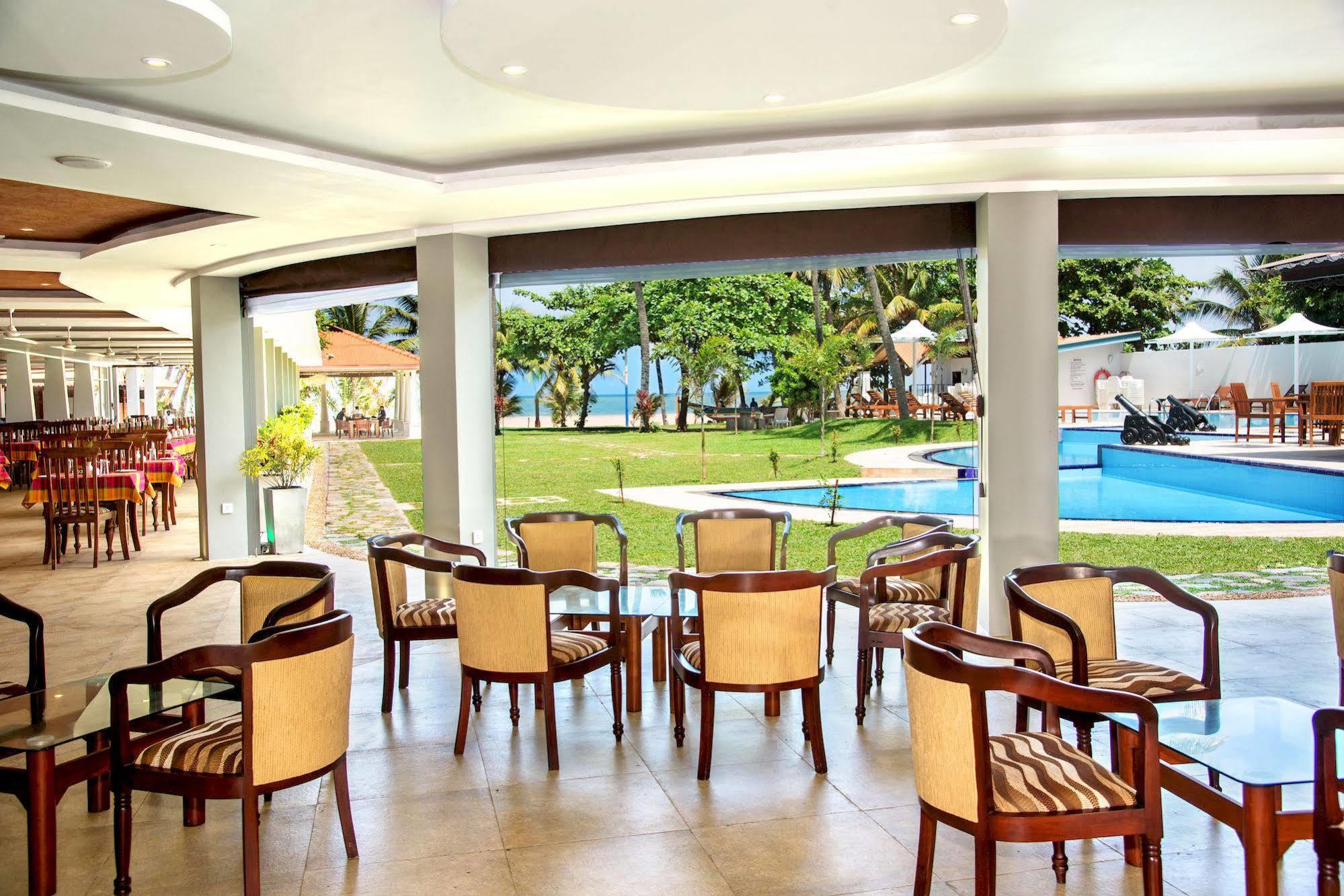 Paradise Beach Hotel نيجومبو المظهر الخارجي الصورة