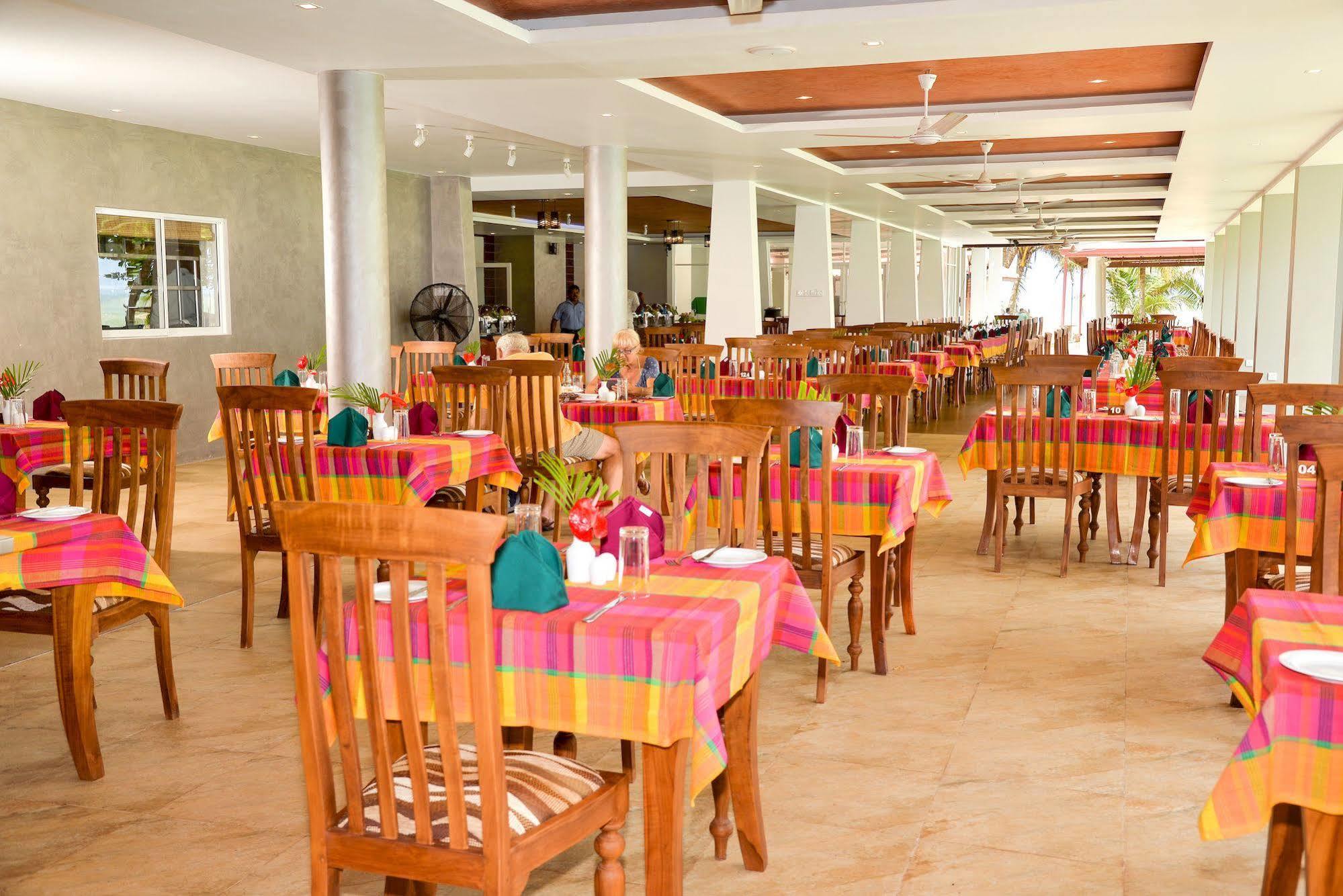 Paradise Beach Hotel نيجومبو المظهر الخارجي الصورة